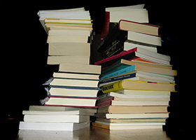 story_images_books-piled